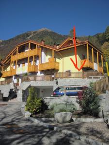 Fotografie z fotogalerie ubytování le balze di Carisolo, trilocale con giardino v destinaci Carisolo + 13 fotografií