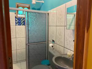 Phòng tắm tại Pousada Pássaros da Manhã