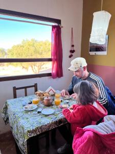 a man and a little girl sitting at a table at Hostería del Tantanakuy in Humahuaca