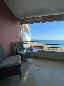 Balcony o terrace sa Daydream Seaview Deluxe Home 152 by New Era in Glyfada beach Corfu