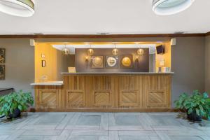 Ο χώρος του λόμπι ή της ρεσεψιόν στο Best Western Natchitoches Inn