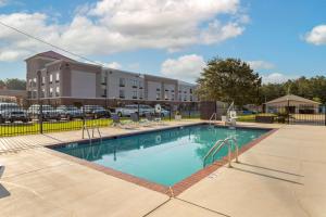 a swimming pool in front of a building at Best Western Natchitoches Inn in Natchitoches