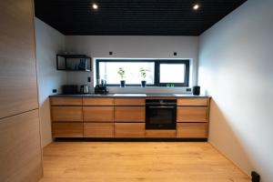 Kuchyň nebo kuchyňský kout v ubytování Broncks Lonin - Luxury Apartments in the Heart of Tórshavn