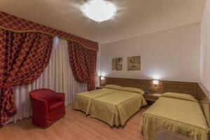 Postel nebo postele na pokoji v ubytování Hotel Doge
