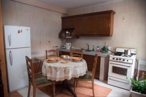Η κουζίνα ή μικρή κουζίνα στο Comfortable & Sunny House in La Paz