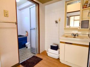 Kylpyhuone majoituspaikassa Weekly Hotel Kokura