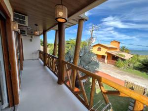 Costa Dourada的住宿－Recanto Bela Vista II，海景阳台。
