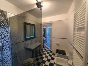 A bathroom at Apartment in Modigliana with Pool & Forest Views