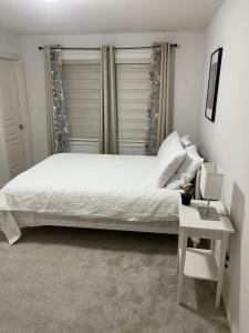 Krevet ili kreveti u jedinici u objektu Cozy home close to Niagara Falls