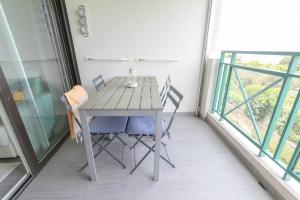 Balkón alebo terasa v ubytovaní Apartment with AC terrace sea view swimming pool parking -BENAKEY