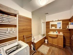 Fotografie z fotogalerie ubytování Villa proche Plage et Centre, Jardin Clos, Wifi, Chien possible - FR-1-361-431 v destinaci Jullouville-les-Pins