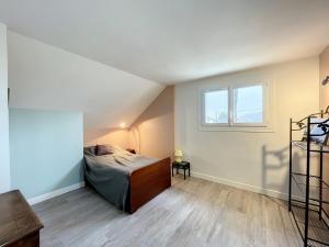 Fotografie z fotogalerie ubytování Villa proche Plage et Centre, Jardin Clos, Wifi, Chien possible - FR-1-361-431 v destinaci Jullouville-les-Pins