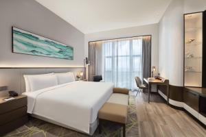 Letto o letti in una camera di Oakwood Residence Foshan