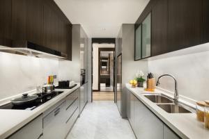 Cucina o angolo cottura di Oakwood Residence Foshan