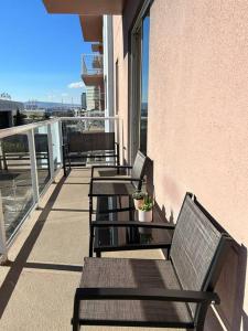 Galeriebild der Unterkunft A Corner Unit with OCEAN VIEWS from EVERY ROOM in Long Beach