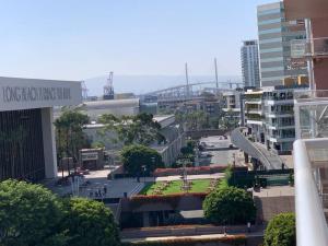 Galeriebild der Unterkunft A Corner Unit with OCEAN VIEWS from EVERY ROOM in Long Beach