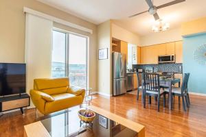 Galeriebild der Unterkunft A Corner Unit with OCEAN VIEWS from EVERY ROOM in Long Beach