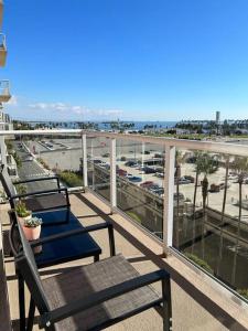 Galeriebild der Unterkunft A Corner Unit with OCEAN VIEWS from EVERY ROOM in Long Beach