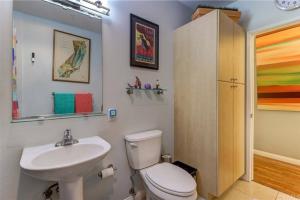 Galeriebild der Unterkunft A Corner Unit with OCEAN VIEWS from EVERY ROOM in Long Beach
