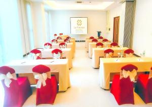 Posezení v ubytování Le Premier Hotel Deltamas