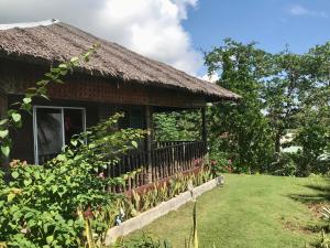 Camotes Cay Hideaway外面的花园