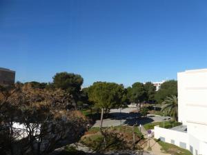 Fotografia z galérie ubytovania Appartement T2 avec loggias, face aux thermes, parking privé, WIFI gratuit, animaux admis - Balaruc - FR-1-503-138 v destinácii Balaruc-les-Bains