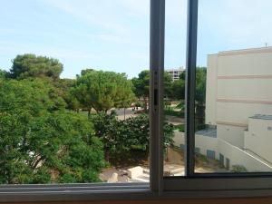 Fotografia z galérie ubytovania Appartement T2 avec loggias, face aux thermes, parking privé, WIFI gratuit, animaux admis - Balaruc - FR-1-503-138 v destinácii Balaruc-les-Bains