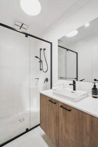 a bathroom with a sink and a shower at Villa on Valcross in Dunsborough