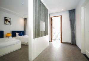 Postel nebo postele na pokoji v ubytování Rose Hotel Phú Quốc