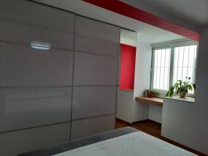 Łóżko lub łóżka w pokoju w obiekcie Sunshiny Costa del Sol - BEACH APARTMENT