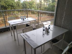 Balkón nebo terasa v ubytování Forest View Residency Bhubaneswar
