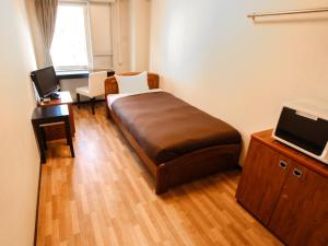 Postel nebo postele na pokoji v ubytování HOTEL LiVEMAX BUDGET Kawasaki Ekimae