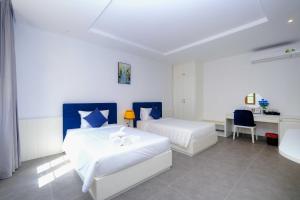 Postel nebo postele na pokoji v ubytování Rose Hotel Phú Quốc