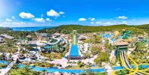 Bazén v ubytování Rose Hotel Phú Quốc nebo v jeho okolí