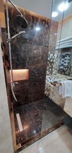 Ванная комната в Petra Moon Luxury Hotel