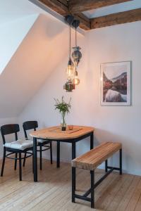 Posezení v ubytování Altbau Appartement - klein aber oho + 6 fotografií
