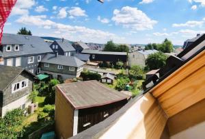 a view of a town from the roof of a house at Ferienwohnung Urlaub über den Second Hand Lädchen in Großbreitenbach