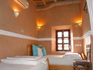 Kasbah Hotel Ait Omar客房内的一张或多张床位