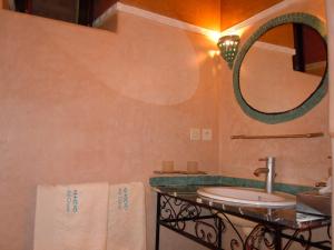 Kasbah Hotel Ait Omar的一间浴室