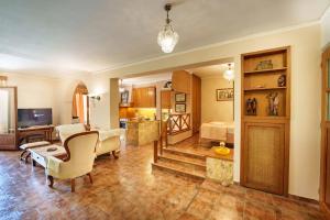 Μια τηλεόραση ή/και κέντρο ψυχαγωγίας στο Four seasons!