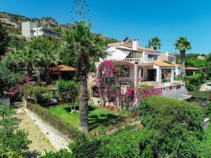 Κήπος έξω από το Four seasons!