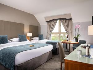 Voodi või voodid majutusasutuse Castleknock Hotel toas