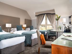 Voodi või voodid majutusasutuse Castleknock Hotel toas