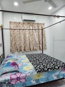 Katil atau katil-katil dalam bilik di D'Haja 61 KLIA Sepang with 3 AIRCONDS & WiFi