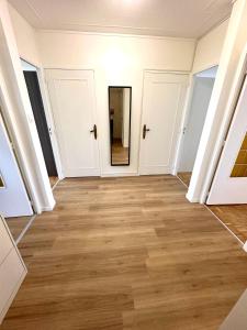Fotografia z galérie ubytovania Bergson Top - Appart 80m2, 2 grandes chambres, entièrement rénovée et équipée, lumineux, WIFI, balcon, calme, vue imprenable v destinácii Saint-Étienne