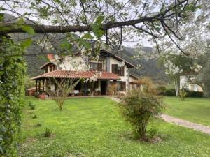 Ogród w obiekcie Excepcional Casa El Olivo