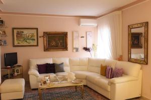 Gallery image of Luminoso e accogliente appartamento AGO & ANTO in Carloforte +9 photos