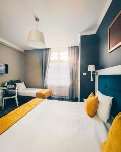 Łóżko lub łóżka w pokoju w obiekcie Hotel Villa Art Novis City Center