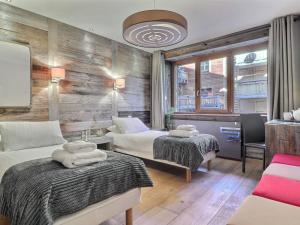 a hotel room with two beds and a window at Appartement Morzine, 4 pièces, 9 personnes - FR-1-627-27 in Morzine