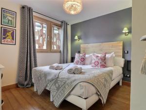 Cama ou camas em um quarto em Appartement Morzine, 6 pièces, 10 personnes - FR-1-627-17